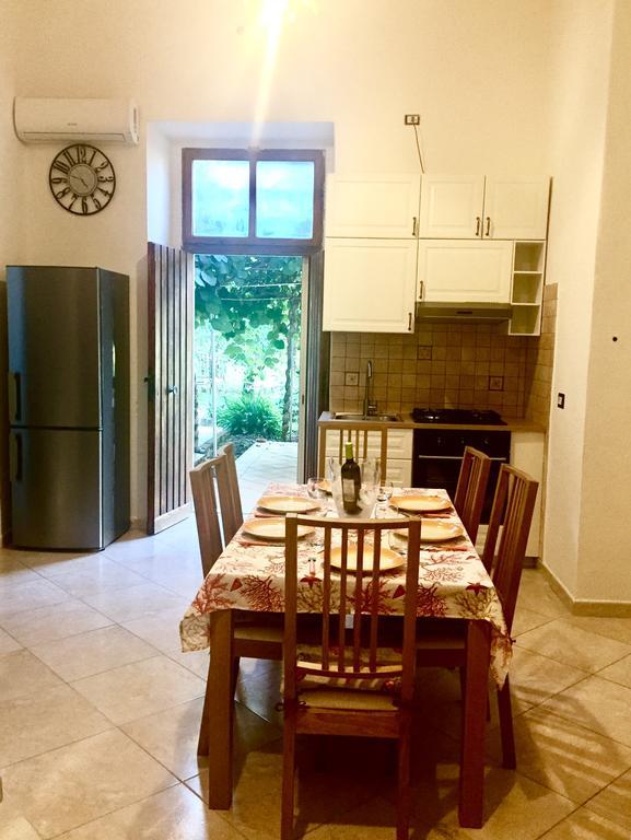 Aloha House Hotel Formia Exterior foto
