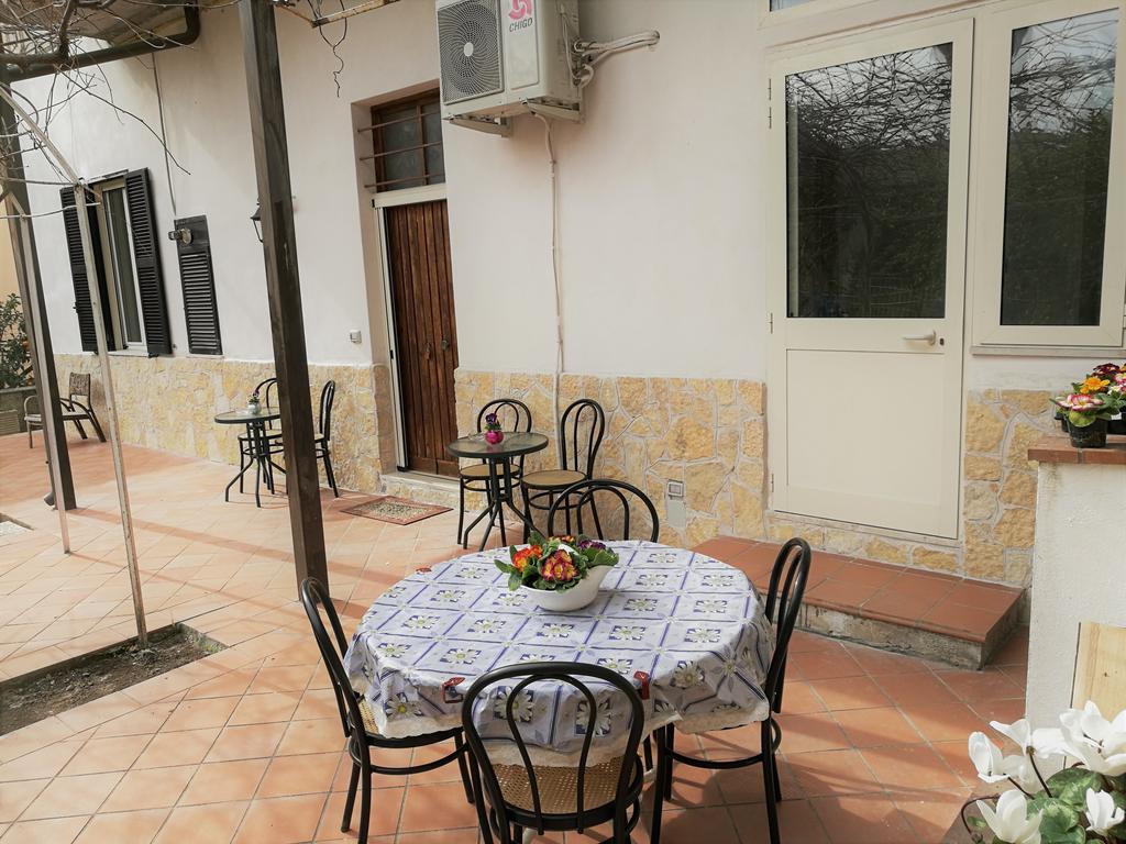 Aloha House Hotel Formia Exterior foto
